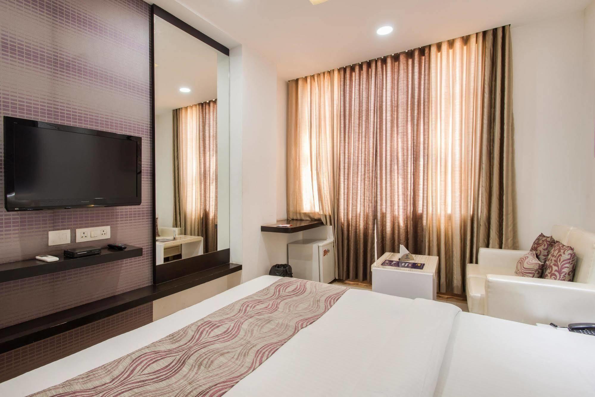 Hotel Rockland Джайпур Екстериор снимка